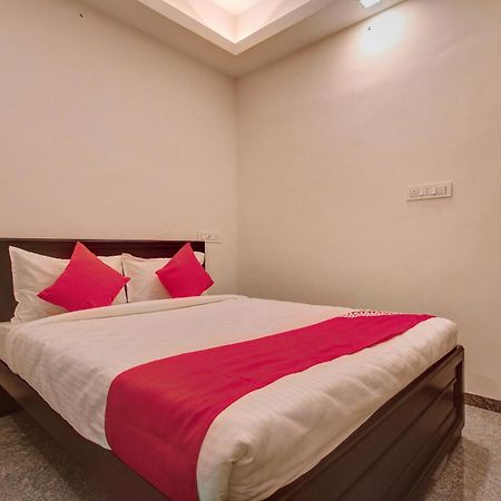 Hotel FabExpress Blue Moon à Singānallūr Extérieur photo
