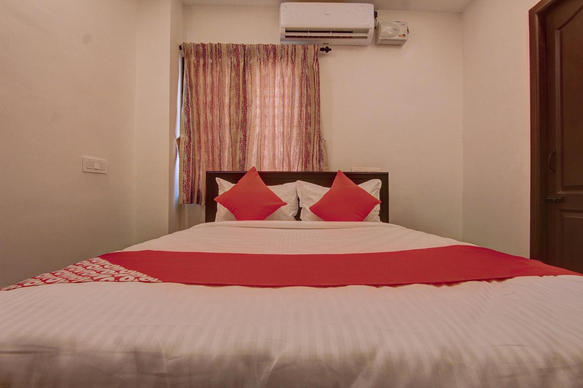 Hotel FabExpress Blue Moon à Singānallūr Extérieur photo