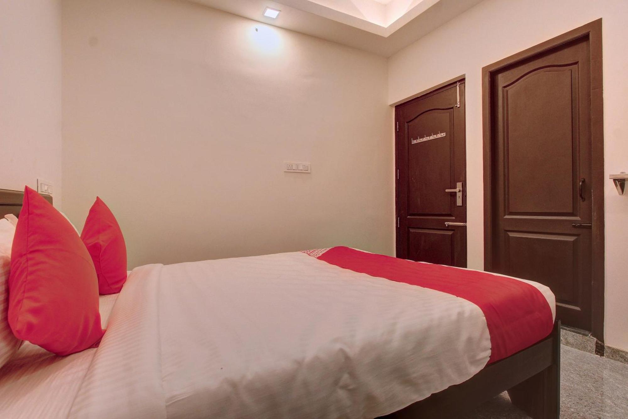 Hotel FabExpress Blue Moon à Singānallūr Extérieur photo