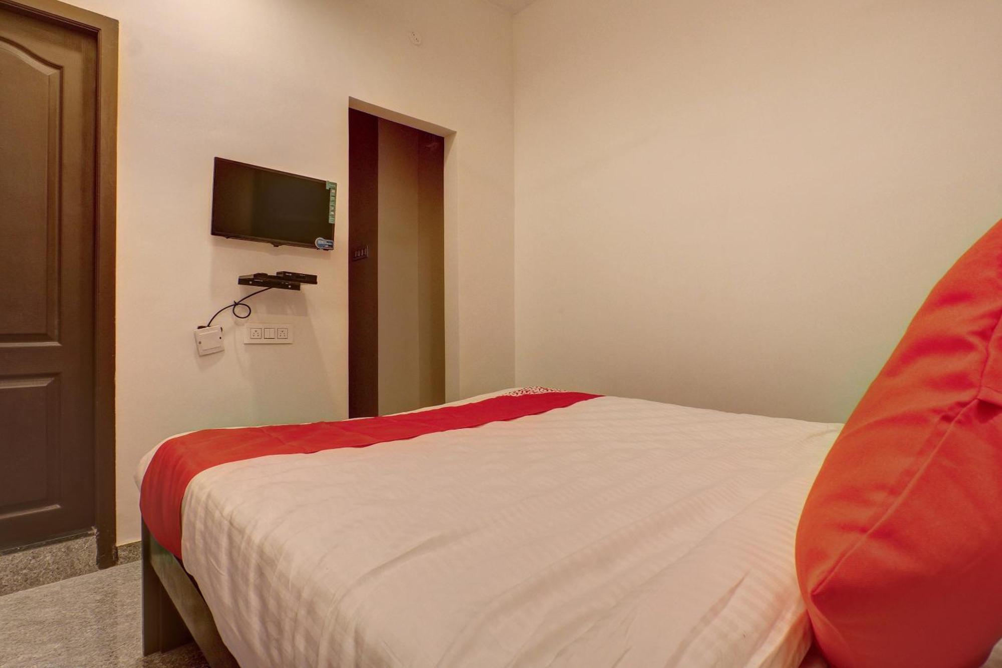 Hotel FabExpress Blue Moon à Singānallūr Extérieur photo