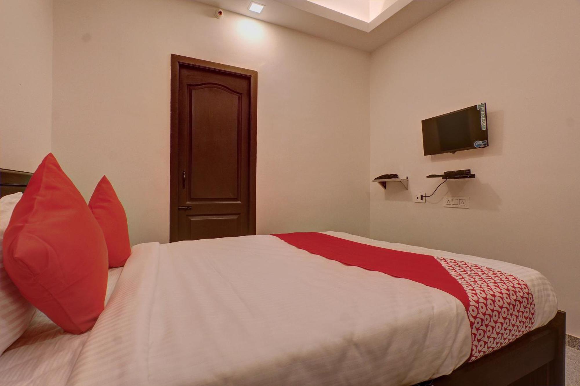Hotel FabExpress Blue Moon à Singānallūr Extérieur photo